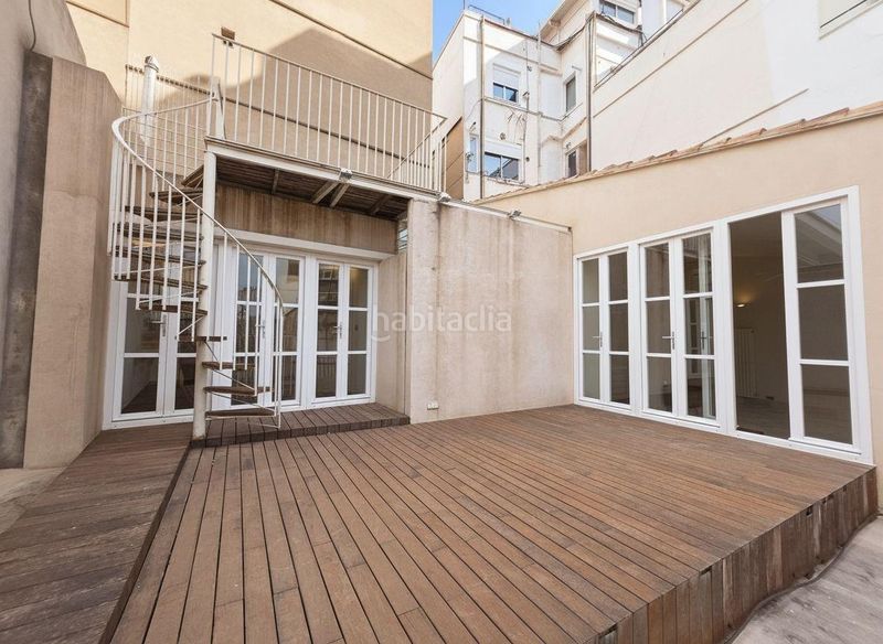 Piso ático dúplex con terraza junto a la plaza de la virgen en Valencia - Imagen 3