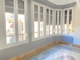 Lloguer Pis  Avenida maria cristina. Piso al lado del mercado central