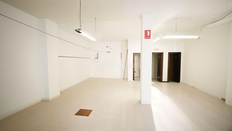 Foto b090e10e-5aa4-45f9-8e3f-4771de9aafca. Local comercial a calle calle progreso 116 a El Cabanyal-El Canyamelar Valencia