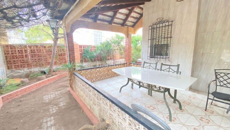 Foto d41bed07-e276-4749-8e15-5b2c406ca91a. Xalet amb piscina a Moncada