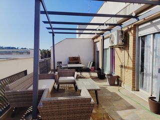 �tic en Monserrat. �tico con garaje y trastero. montserrat zona instituto.