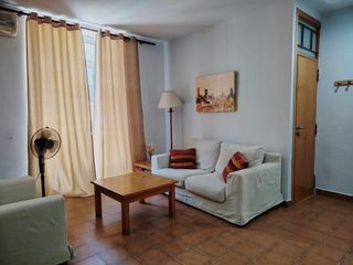Rent Flat in La Roqueta. Piso de 1 habitacion. céntrico. amueblado. ideal para parejas o