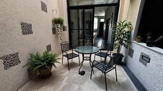 Planta baixa en Silla. Planta baja con magnifica terraza que rodea toda la casa