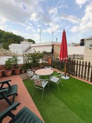Casa a Carcaixent. Casa de pueblo reformada con patio y terraza barraca a. vivas.