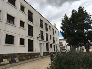 Flat in Calle jardín 3. Piso con 2 habitaciones con ascensor