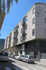 Appartamento in Calle de vall de uxó. Piso con 4 habitaciones