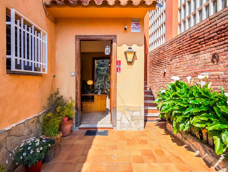 Foto 022bef05-cf73-48c0-9cdf-96606a09786a. Casa amb xemeneia calefacció aparcament a Sarrià Barcelona