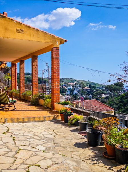 Foto 065e973c-dd09-4242-be10-2f229b0d839b. Casa amb xemeneia calefacció aparcament a Sarrià Barcelona