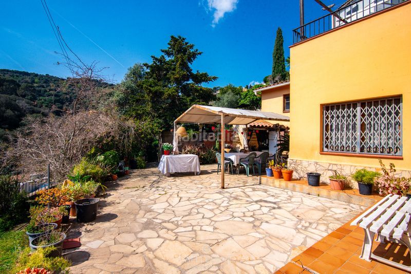 Foto 1f19909d-c5d2-4a64-a546-746f8d47300b. Casa amb xemeneia calefacció aparcament a Sarrià Barcelona