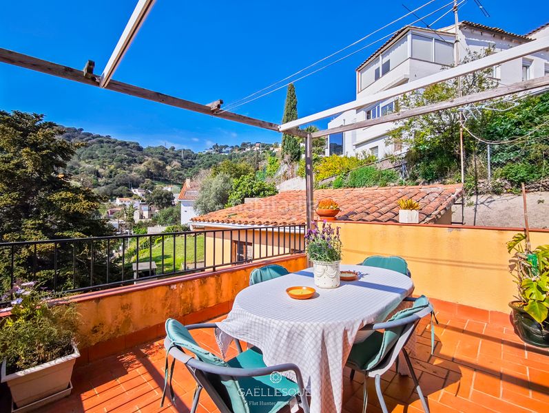 Foto 6347a6cf-8452-4c6c-ac39-50e7e865ca86. Casa amb xemeneia calefacció aparcament a Sarrià Barcelona