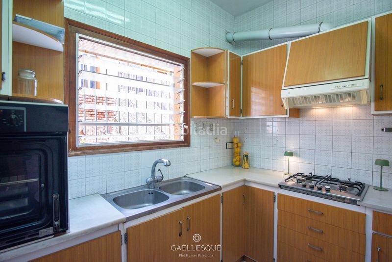 Foto 66949300-fc00-4c6a-8c42-7b9353257f78. Casa amb xemeneia calefacció aparcament a Sarrià Barcelona