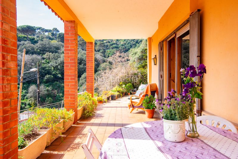 Foto 6eba04a6-4d10-4f06-bb5e-73c62f8958c0. Casa amb xemeneia calefacció aparcament a Sarrià Barcelona