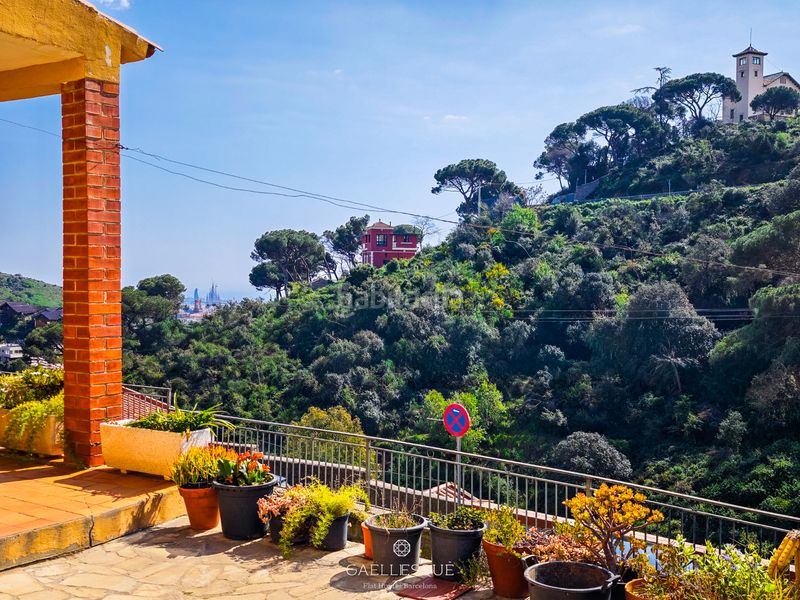 Foto a753645d-cac3-4636-82ff-67cc846e43e8. Casa amb xemeneia calefacció aparcament a Sarrià Barcelona