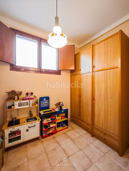 Foto ad72e3d9-dde4-4ee2-9e6f-5823c42b6cbf. Casa amb xemeneia calefacció aparcament a Sarrià Barcelona