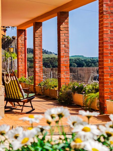 Foto d4adefe0-a09b-4621-b94c-3f7d0cdb01a2. Casa amb xemeneia calefacció aparcament a Sarrià Barcelona