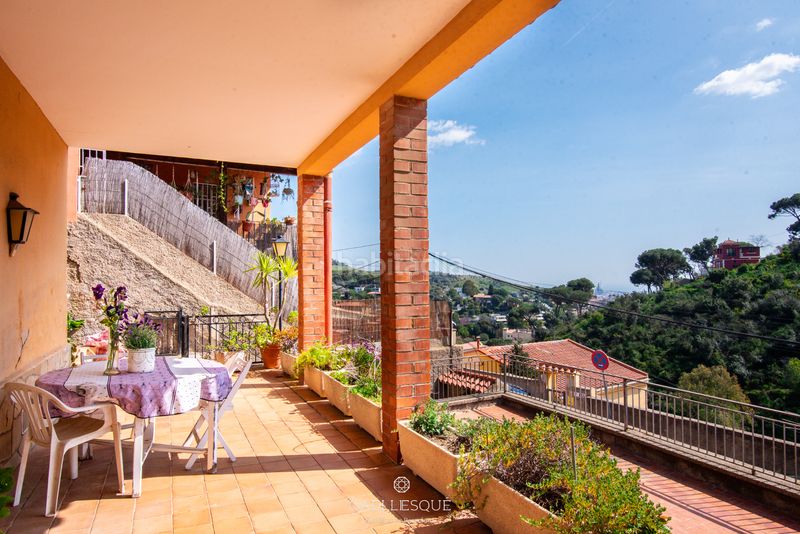 Foto e7fb22a4-d60e-495d-855e-0702dc427b4e. Casa amb xemeneia calefacció aparcament a Sarrià Barcelona