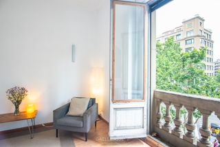 Pis  Avinguda diagonal. Exclusiva vivienda con gran potencial en avenida diagonal, junto