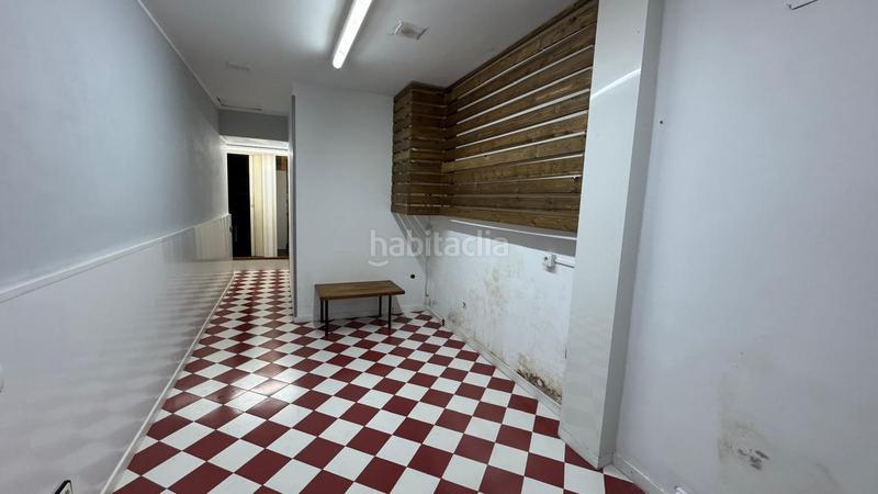 Foto 7559fcad-f2eb-4bf8-8a2f-a6a51ba623d8. Alquiler local comercial en plaza de mossèn jacint verdaguer 7 en Terrassa