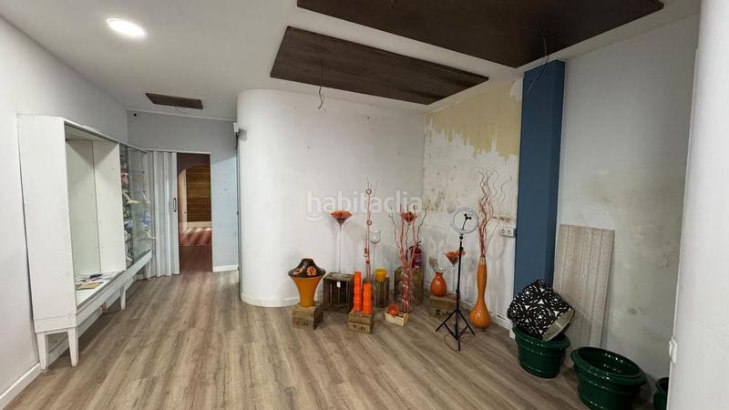 Foto c6b6da1a-36a1-45ba-8809-bc1bb9a1c42a. Alquiler local comercial en plaza de mossèn jacint verdaguer 7 en Terrassa