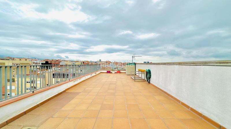 Foto bc9526fd-cc3e-49e7-ba41-220b9e088240. Loft vistas, ubicación y practicidad en el centro en Terrassa