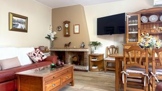 Pis  Carrer font del capella de la. Buscas 4 habitaciones y vida de pueblo?