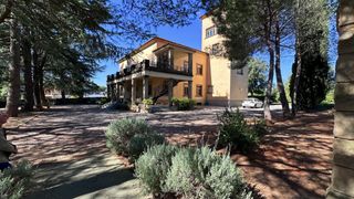 Chalet in Pla de Bon Aire. Si buscas una residencia con presencia, esta finca juega en otra