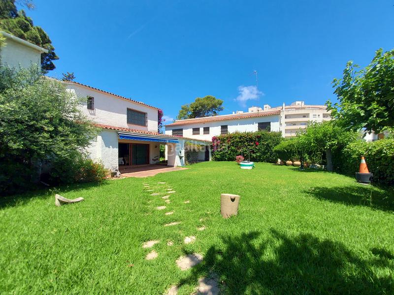 Foto a3cf65ef-cce9-4c90-847d-0c0e66da4dae. Xalet amb xemeneia a Coma-ruga platja Coma-ruga