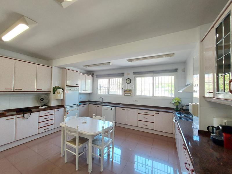 Foto c32ece8a-1e55-42dc-9775-5a10f4073e01. Xalet amb xemeneia a Coma-ruga platja Coma-ruga