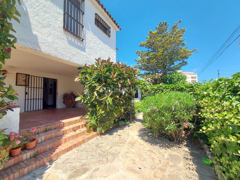 Foto c4dba267-6cf2-42a9-90c1-8365d2f30e54. Xalet amb xemeneia a Coma-ruga platja Coma-ruga