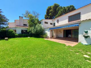 Xalet  Carrer de i'emperador trajano. Gran chalet con jardín a 5 min. de la playa