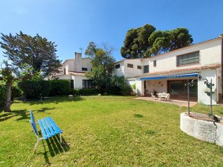 Chalet  Carrer de i'emperador trajano. Gran chalet independiente con jardín a 5 min. de la playa