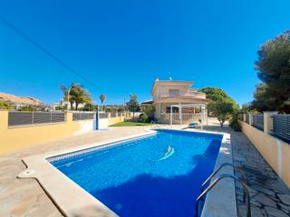Xalet a Coma-ruga Platja. Esplndido chalet en la zona residencial de masia blanca, a 2 mi