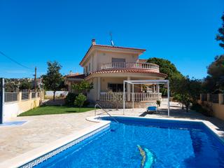 Xalet a Coma-ruga Platja. Espléndido chalet en la zona residencial de masia blanca, a 2 mi