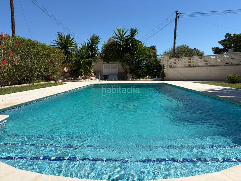 Foto 4cc5fa5e-9a3a-413c-8a94-f2e19c7e549e. Xalet amb xemeneia calefacció aparcament piscina a Coma-ruga