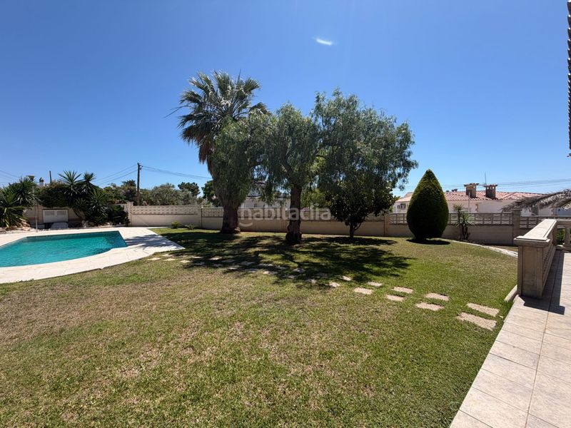 Foto d465c0ba-7ec1-4dea-9350-86b25b4cc263. Xalet amb xemeneia calefacció aparcament piscina a Coma-ruga