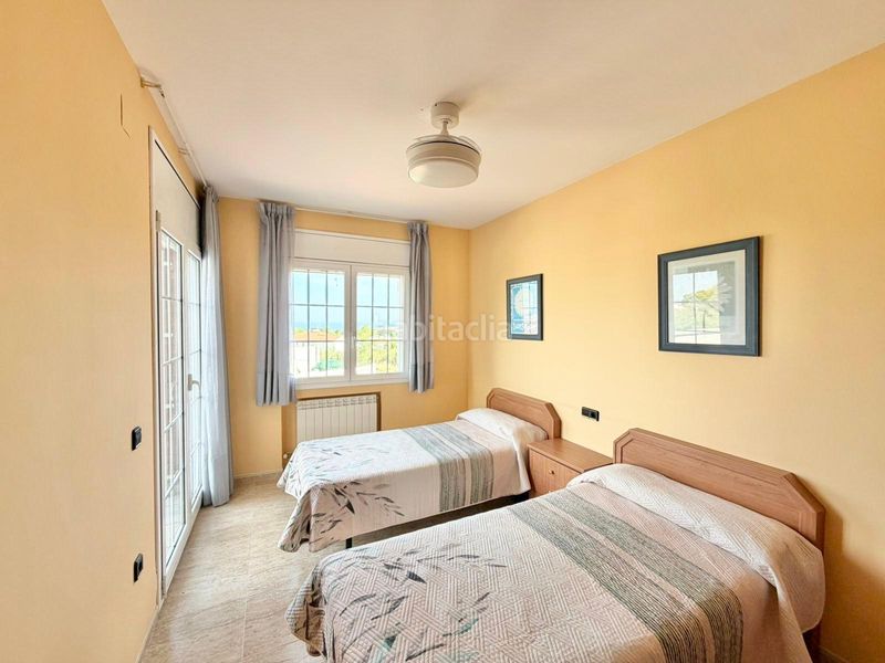Foto e371bed1-5df8-4707-ba92-0c6d8e9d5b91. Xalet amb xemeneia calefacció aparcament piscina a Coma-ruga