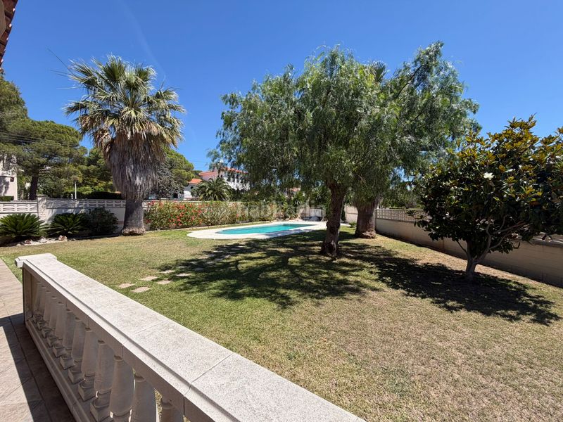 Foto fa06dd4b-d124-494c-9bf5-3968399f7a4a. Xalet amb xemeneia calefacció aparcament piscina a Coma-ruga