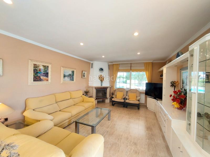 Foto 14caff8b-2000-40eb-a93b-ea0d471baf65. Xalet amb xemeneia calefacció aparcament piscina a Coma-ruga