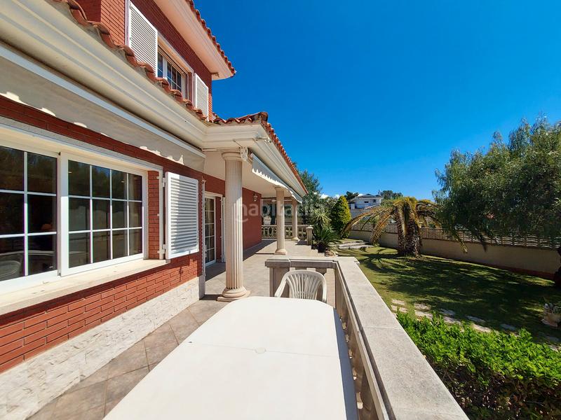 Foto 25192593-906c-447a-9d7f-0015bb30a16b. Xalet amb xemeneia calefacció aparcament piscina a Coma-ruga