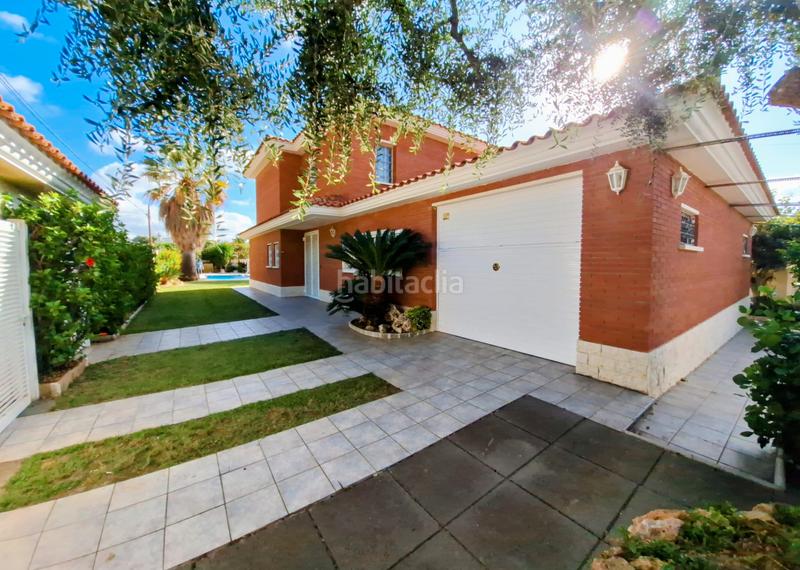 Foto 3af49f95-96a6-4bd5-b722-92769c6e9369. Xalet amb xemeneia calefacció aparcament piscina a Coma-ruga