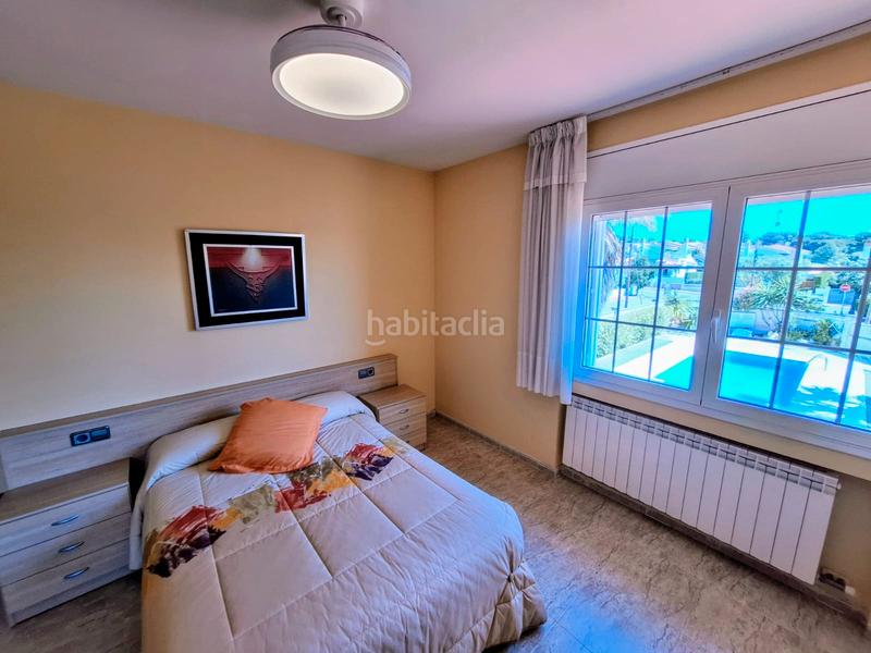 Foto b7542044-9b1f-4bf1-a540-58af990b7690. Xalet amb xemeneia calefacció aparcament piscina a Coma-ruga