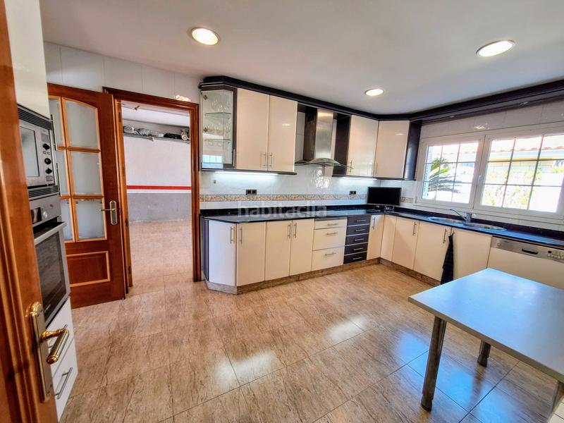 Foto b77ba756-4b97-44eb-8ef6-4aefdd5f3351. Xalet amb xemeneia calefacció aparcament piscina a Coma-ruga