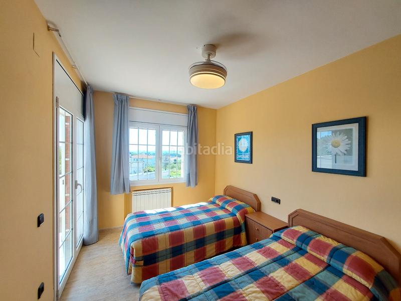 Foto be495fcc-be3b-4dbf-82d5-e3a54e9fed80. Xalet amb xemeneia calefacció aparcament piscina a Coma-ruga