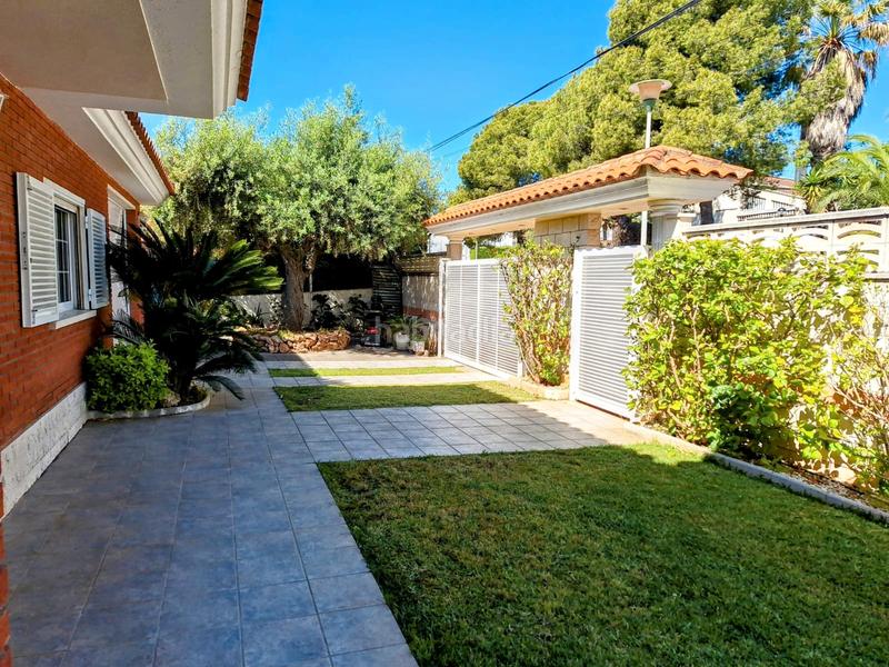 Foto c049eb7e-76b4-44c4-95e5-6a87dedfede5. Xalet amb xemeneia calefacció aparcament piscina a Coma-ruga