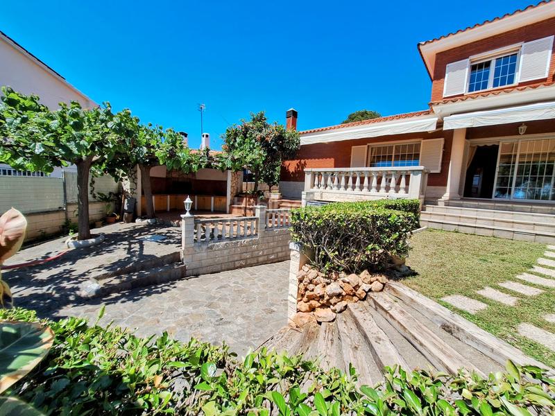 Foto cd720ed9-af34-4df9-9cf2-76287b374c0a. Xalet amb xemeneia calefacció aparcament piscina a Coma-ruga