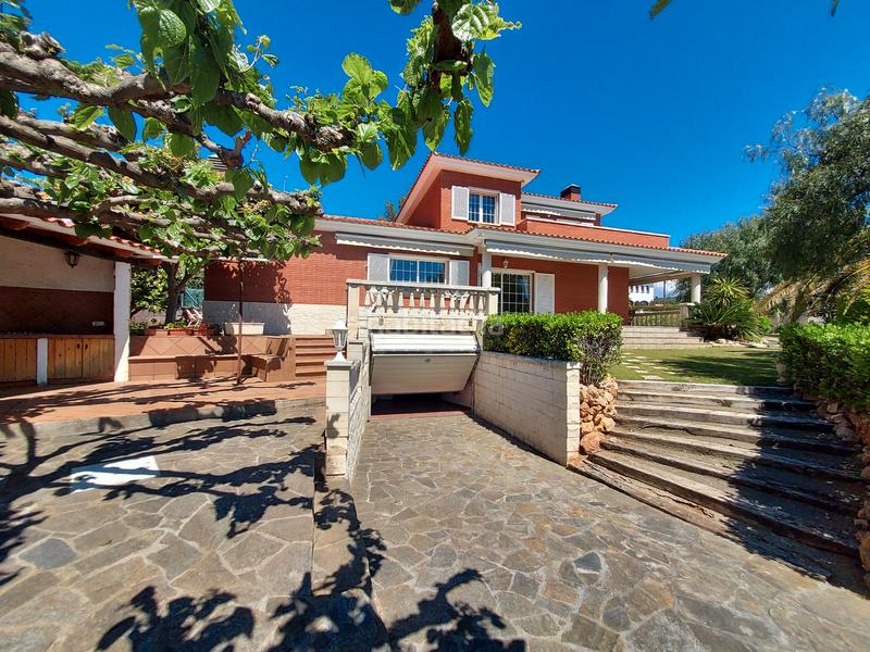 Foto f8812487-2b2e-4476-9af1-33064cf958fe. Xalet amb xemeneia calefacció aparcament piscina a Coma-ruga