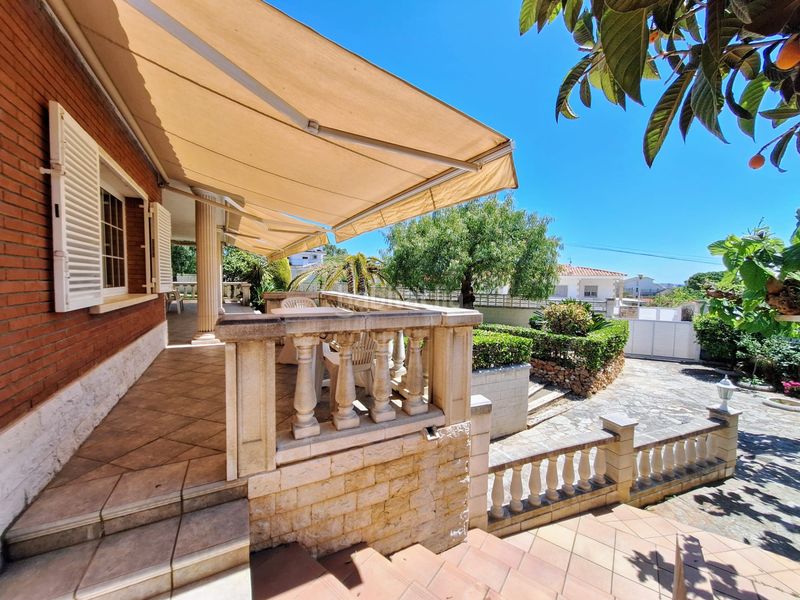 Foto 10bdd31a-59e8-42e7-9d03-e55085fd1347. Chalet  individual en la zona residencial massos . en Coma-ruga
