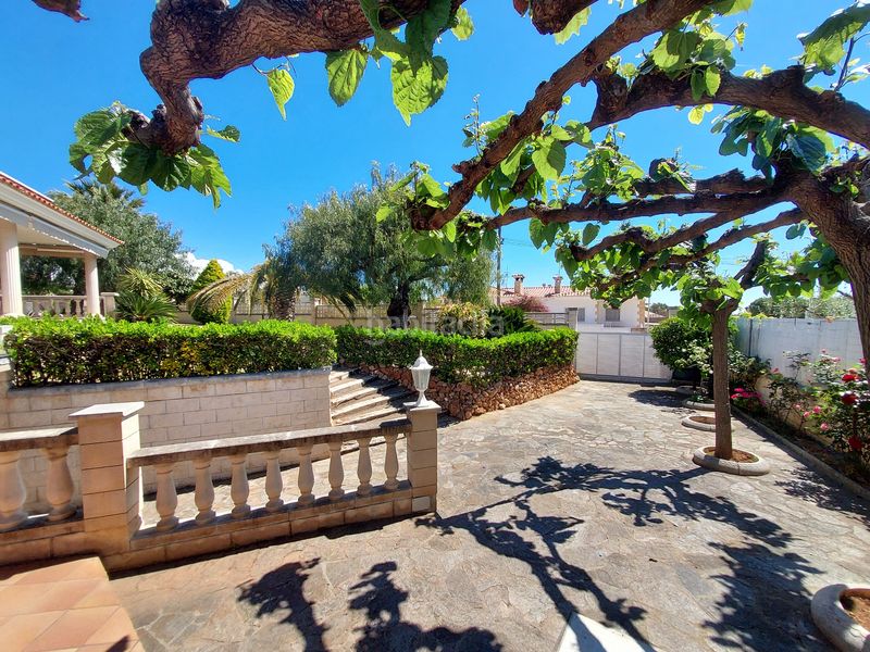 Foto b5e11556-f47c-49d1-97a3-f26783e4793f. Chalet  individual en la zona residencial massos . en Coma-ruga