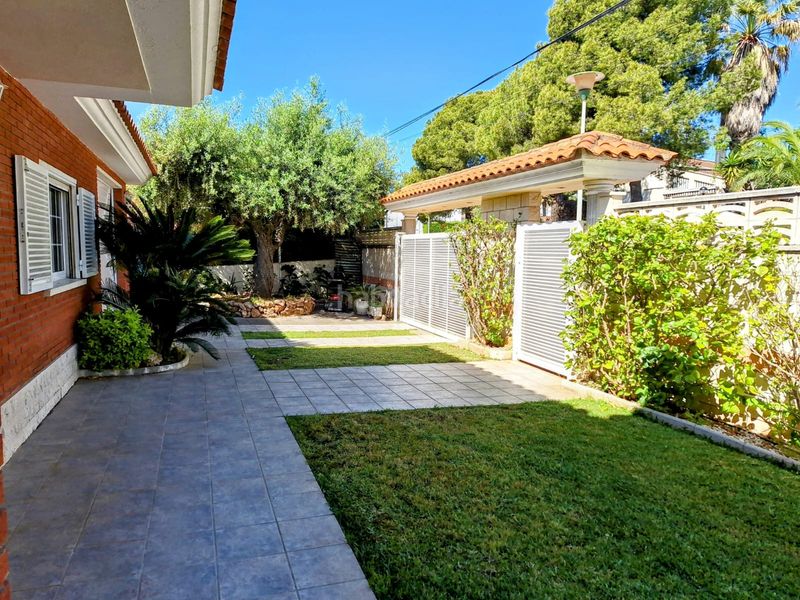 Foto c049eb7e-76b4-44c4-95e5-6a87dedfede5. Chalet  individual en la zona residencial massos . en Coma-ruga