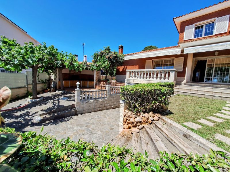 Foto cd720ed9-af34-4df9-9cf2-76287b374c0a. Chalet  individual en la zona residencial massos . en Coma-ruga